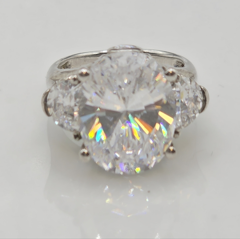 Designer Signed  Estate Victoria Wieck Sparkling White Quartz Ring